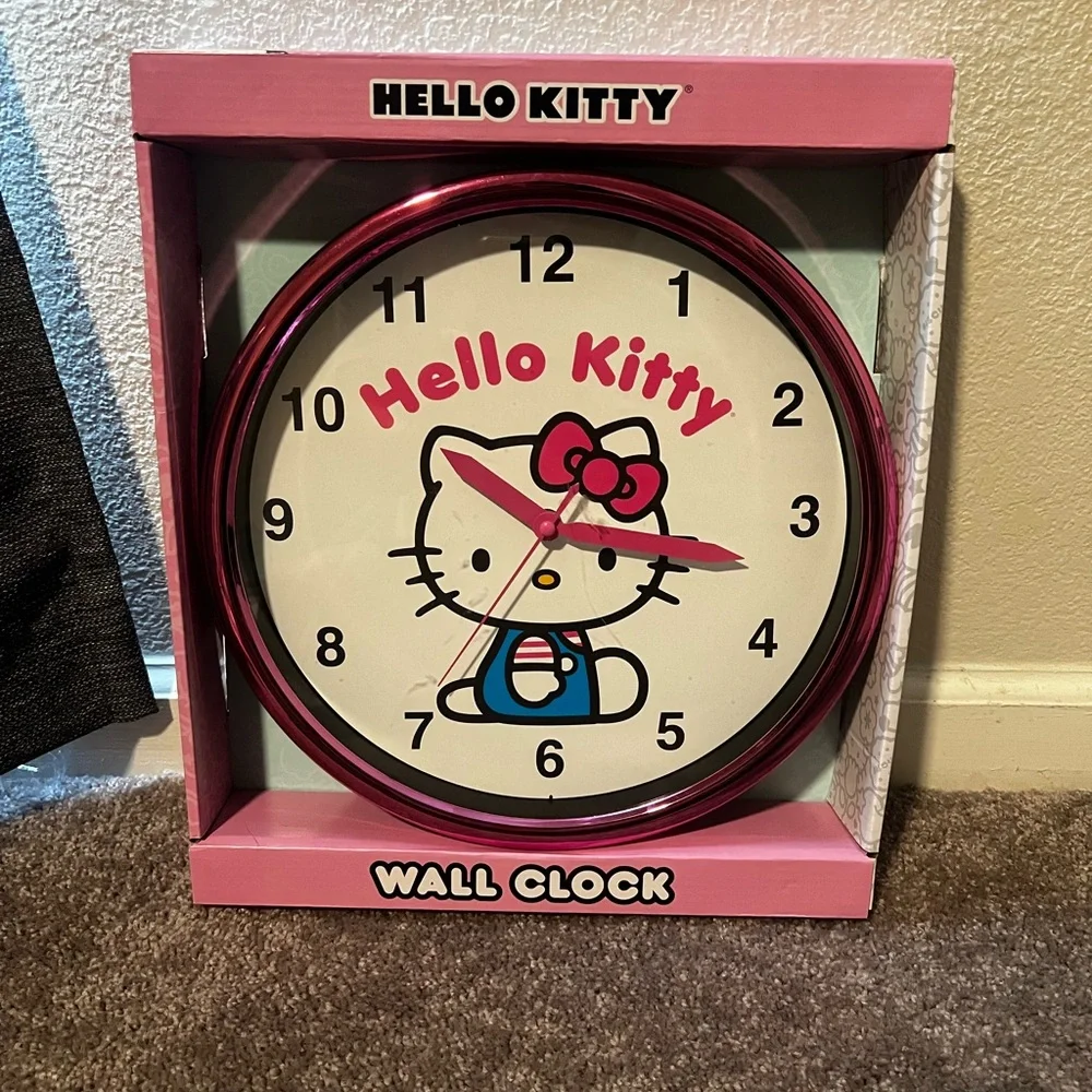 Hello Kitty Clock - Picture 1 of 1